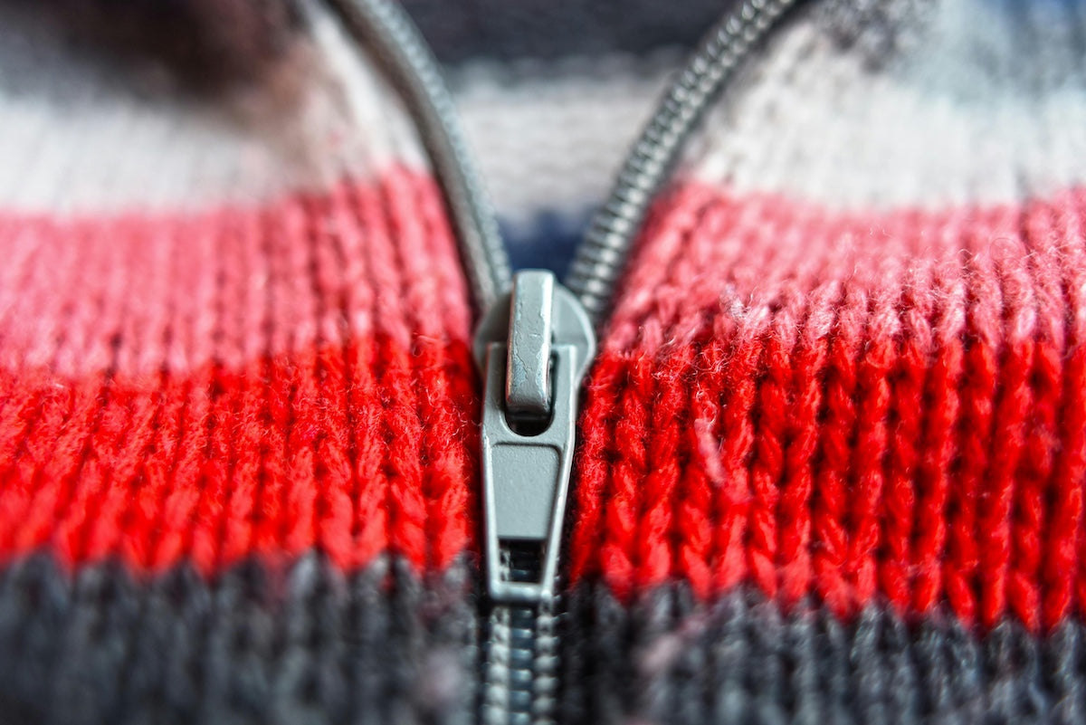What are the different sizes of zippers (and how do I pick the right one)?