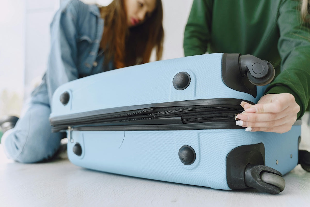 How to repair a broken zipper on your luggage or suitcase