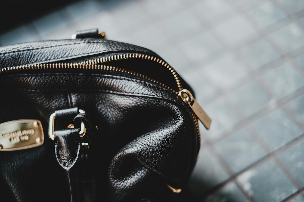 How to Replace a Zipper on a Purse or Handbag